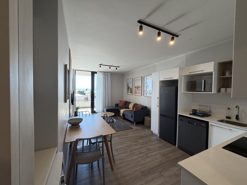 Location, Lifestyle, Luxury - Photo 9
