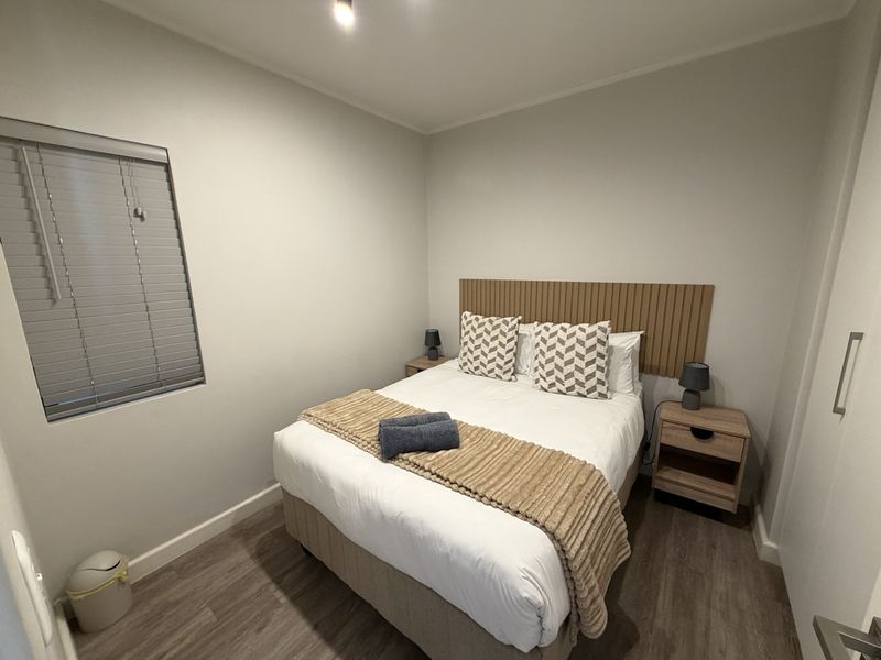 Location, Lifestyle, Luxury - Photo 7