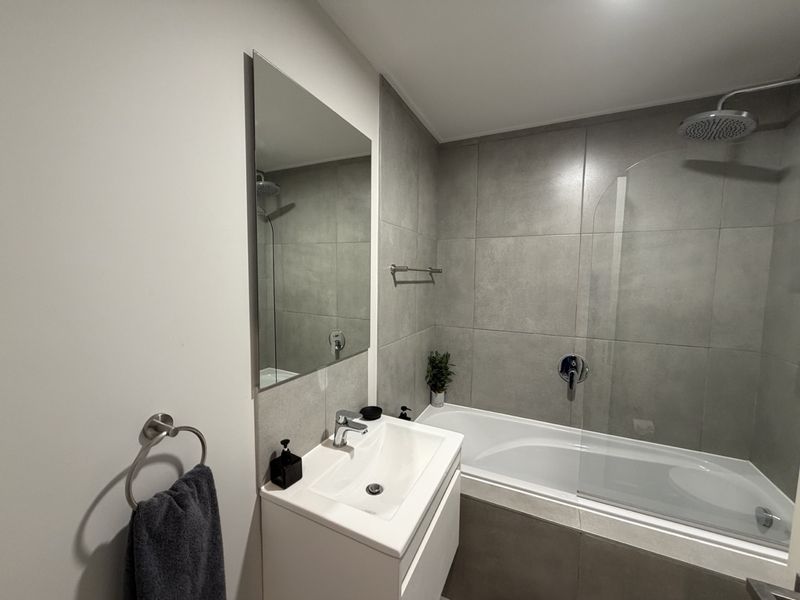 Location, Lifestyle, Luxury - Photo 5
