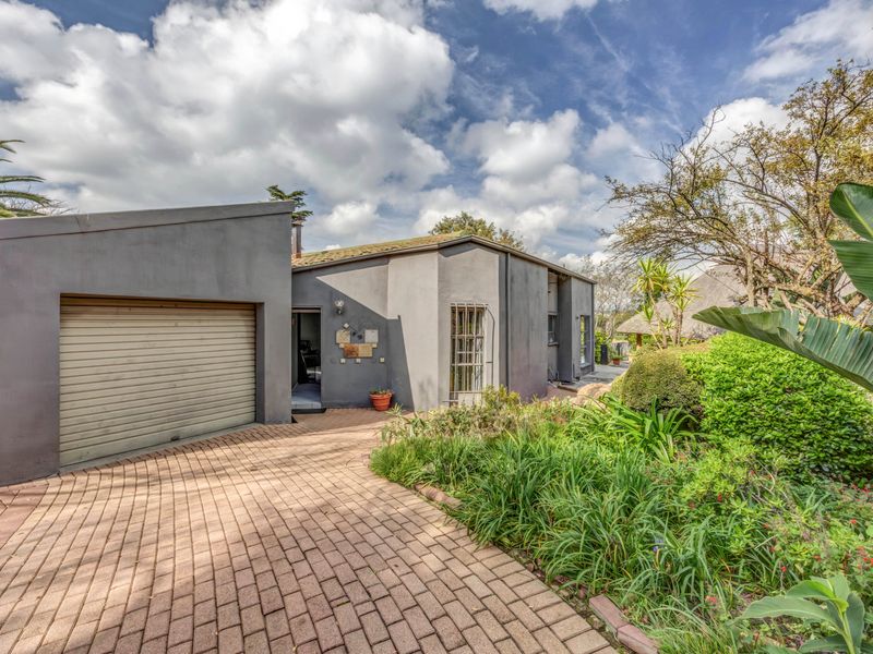 A beautiful  3 bedroom home in Sharonlea perfect for families seeking comfort and convenience! - Photo 1