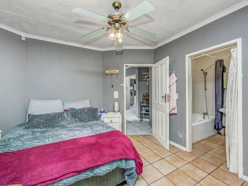 A beautiful  3 bedroom home in Sharonlea perfect for families seeking comfort and convenience! - Photo 9
