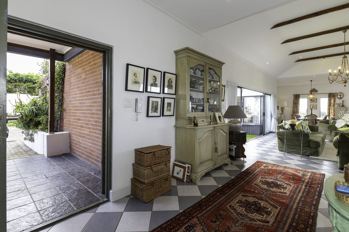 The Perfect Blend of Luxury, Space and Sea Views in Port Alfred - Photo 3