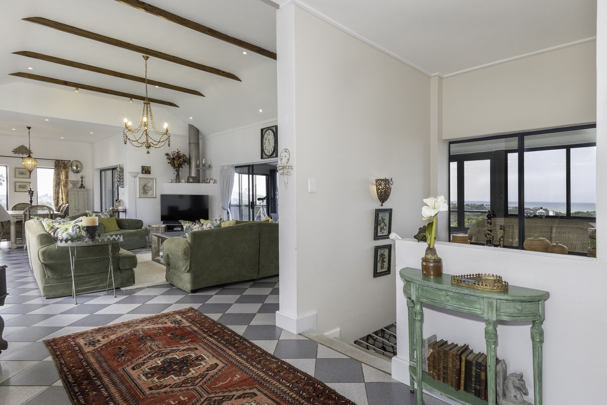 The Perfect Blend of Luxury, Space and Sea Views in Port Alfred - Photo 4