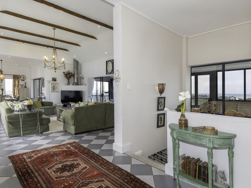 The Perfect Blend of Luxury, Space and Sea Views in Port Alfred - Photo 4
