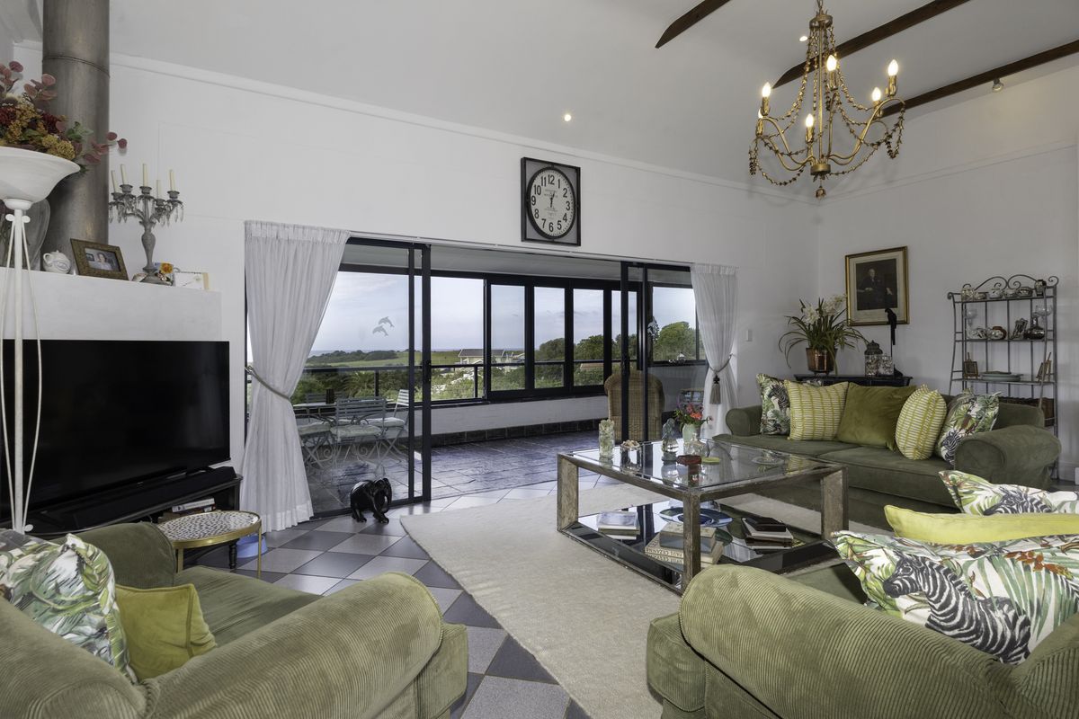 The Perfect Blend of Luxury, Space and Sea Views in Port Alfred - Photo 5