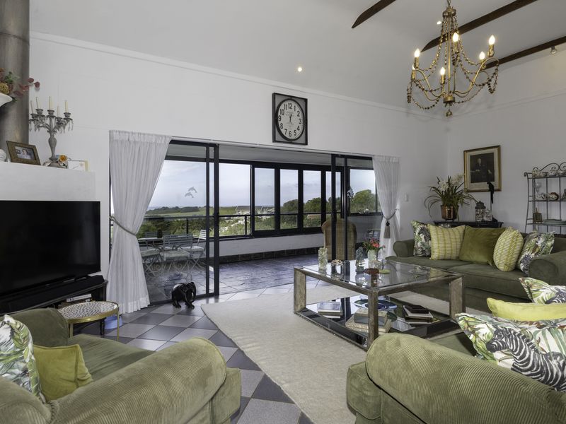 The Perfect Blend of Luxury, Space and Sea Views in Port Alfred - Photo 5