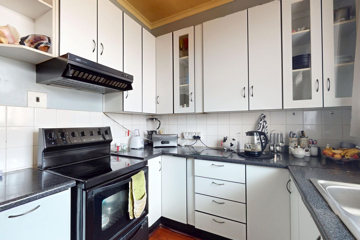 Not to be missed, large modern 2 bedroom flat in Denlee - Photo 5