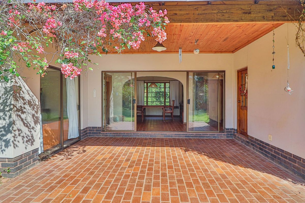 Charming Family Home - Photo 4