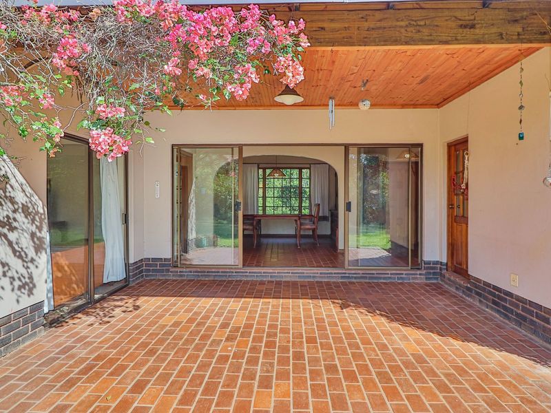 Charming Family Home - Photo 4