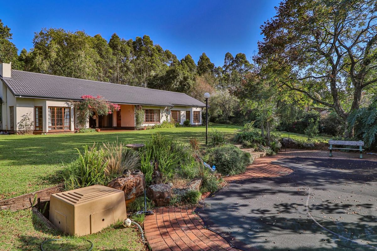 Charming Family Home - Photo 2
