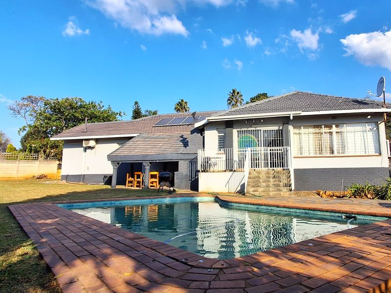 Spacious Family Home on a  1 692m2 Stand – Incredible Value in Protea Park! - Photo 1