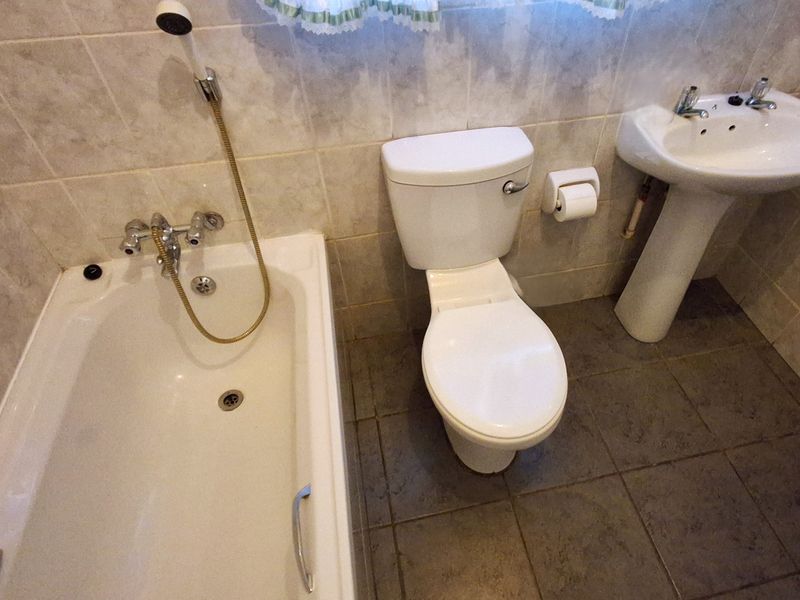 Spacious Family Home on a  1 692m2 Stand – Incredible Value in Protea Park! - Photo 10