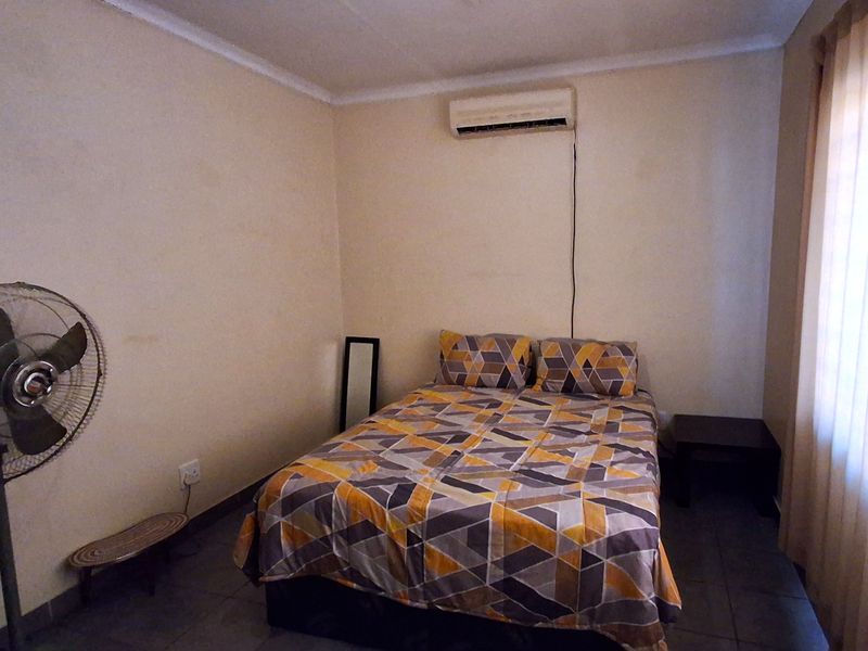 Spacious Family Home on a  1 692m2 Stand – Incredible Value in Protea Park! - Photo 9
