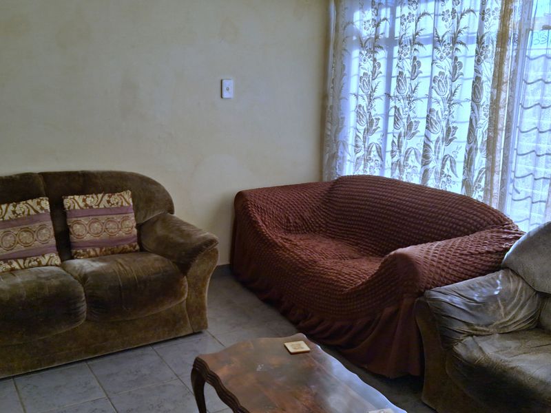 Spacious Family Home on a  1 692m2 Stand – Incredible Value in Protea Park! - Photo 7
