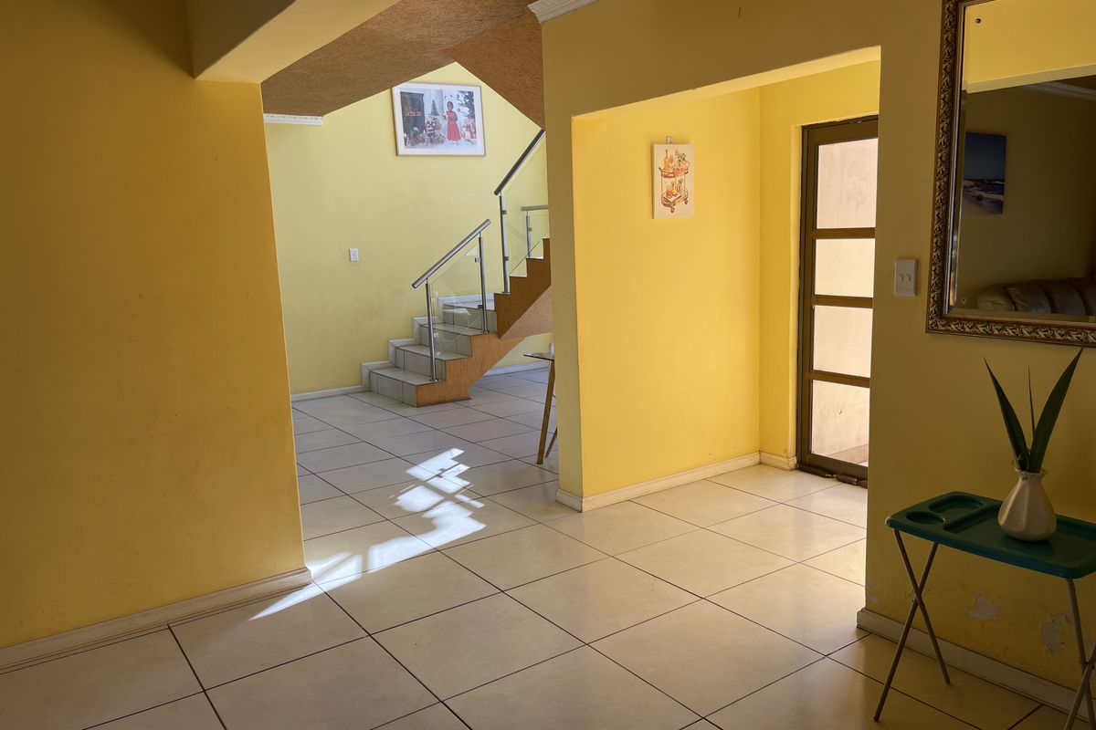 Elegant Double-Storey Masterpiece in Eligwa Estate. - Photo 4