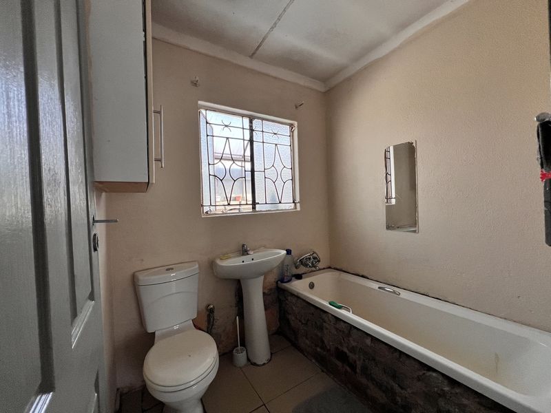 FOR SALE – PERFECT STARTER HOME IN SEBOKENG ZONE 17 - Photo 10