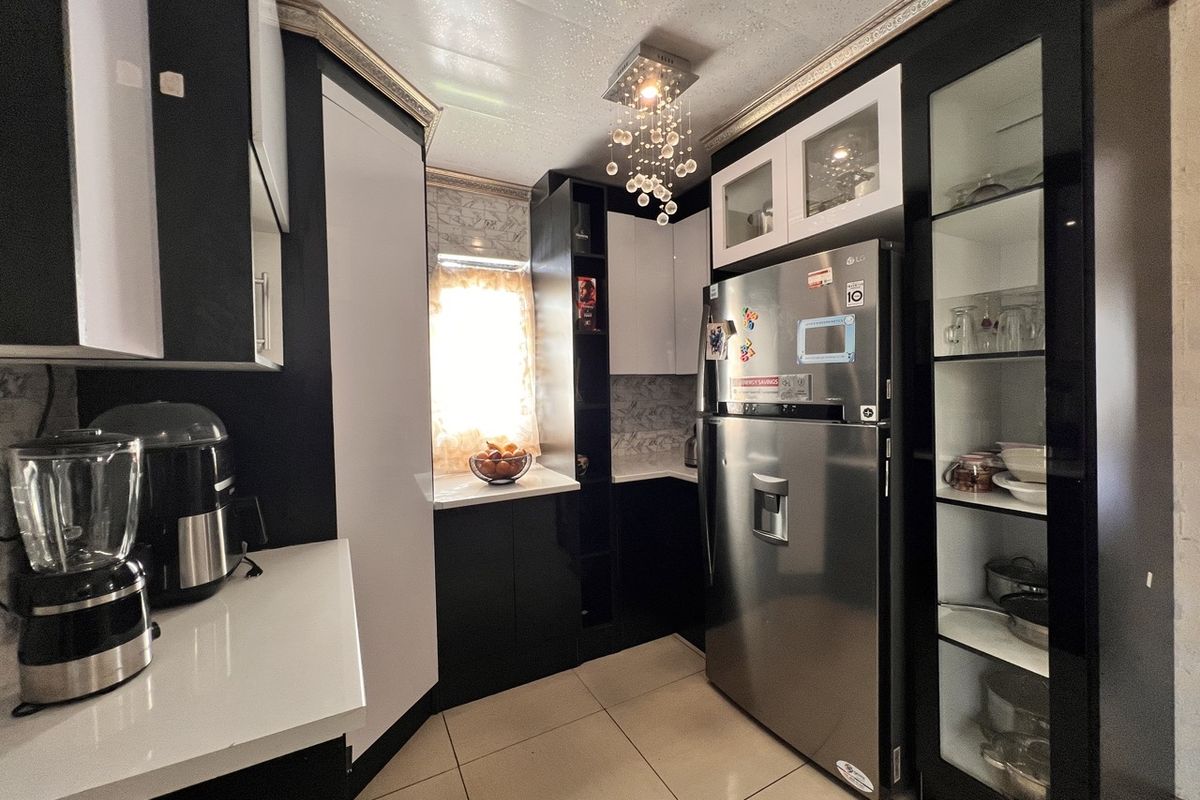 FOR SALE – PERFECT STARTER HOME IN SEBOKENG ZONE 17 - Photo 3
