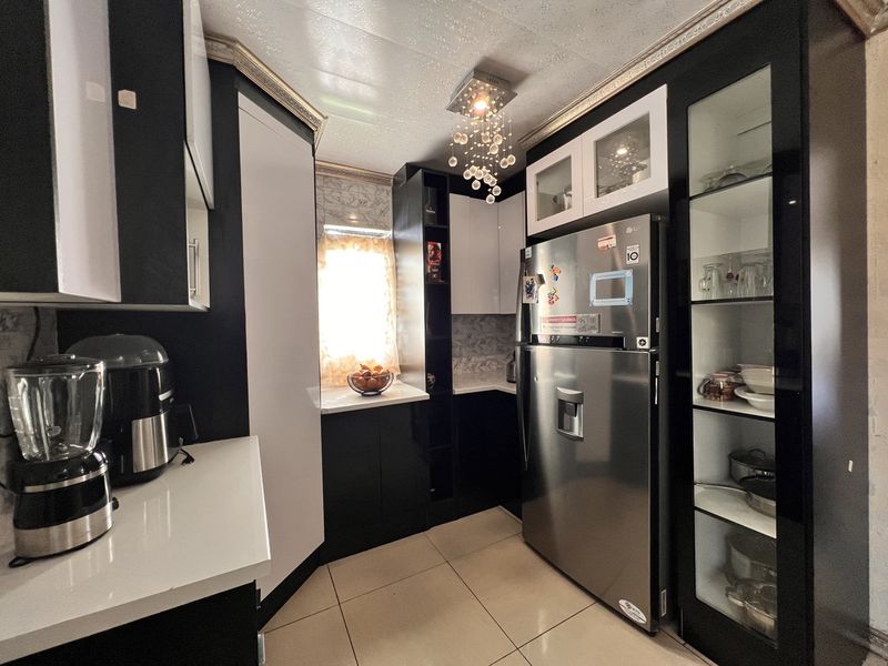 FOR SALE – PERFECT STARTER HOME IN SEBOKENG ZONE 17 - Photo 3