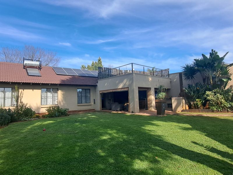 Spacious 3 Bed 2.5 Bath Double Garage Home With Cottage And Entertainment Area - Weltervreden Park - Photo 1