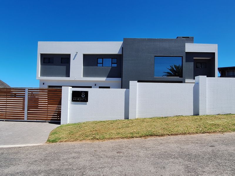 Contemporary coastal elegance – Where modern design meets ocean serenity - Photo 1