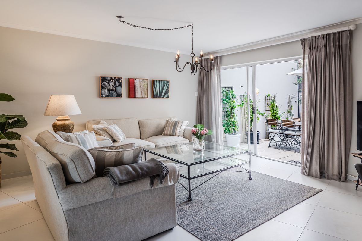 Sunny 2 Bedroom Flat - Photo 4
