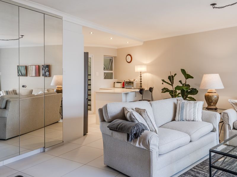 Sunny 2 Bedroom Flat - Photo 8