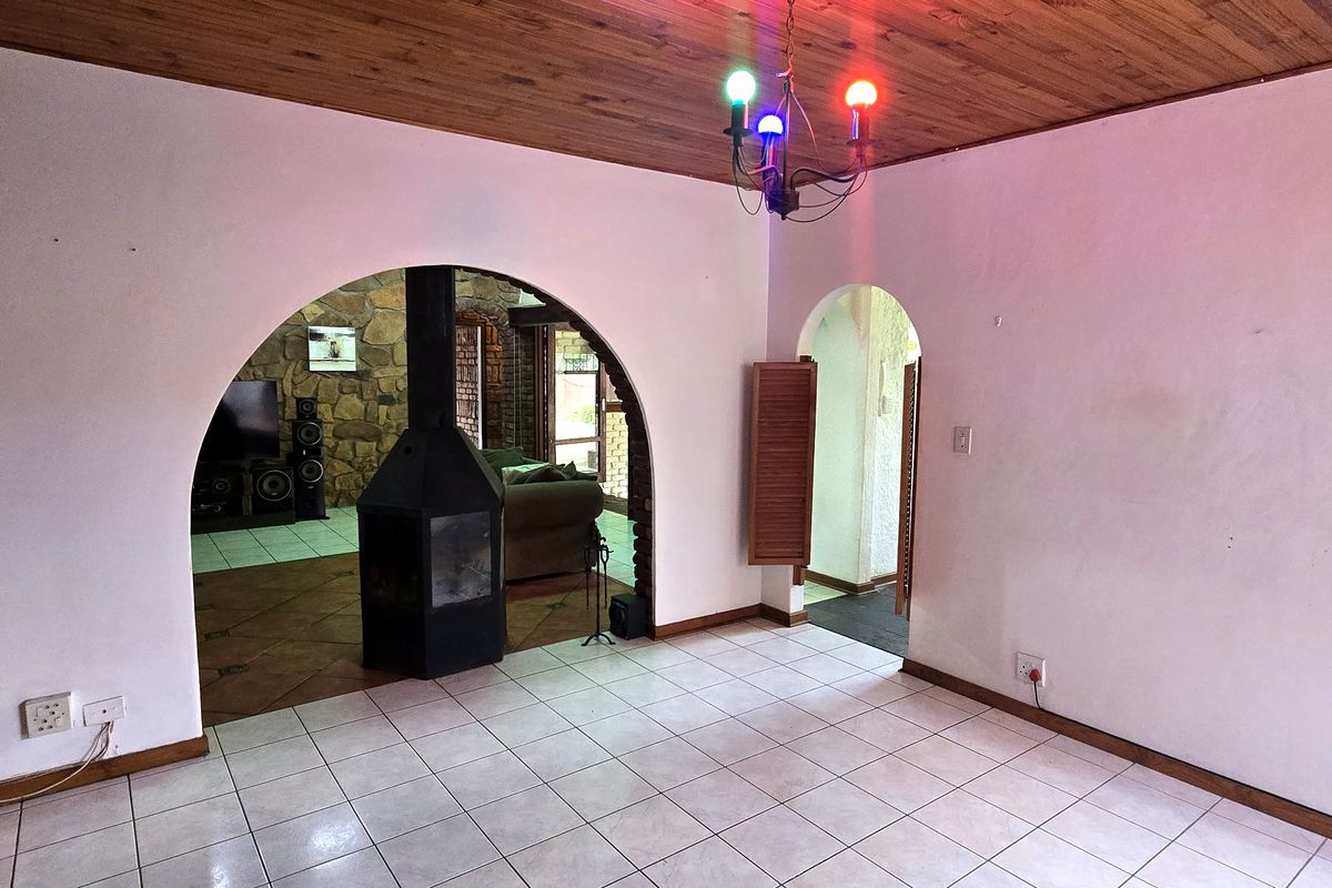 Investor’s Opportunity: 5-Bedroom Property with Renovation Potential in Colts Hill - Photo 4