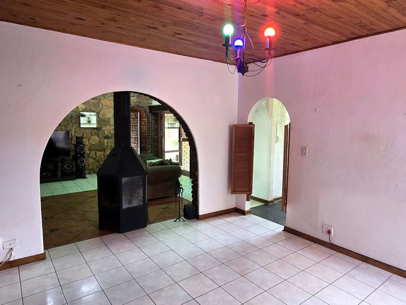 Investor’s Opportunity: 5-Bedroom Property with Renovation Potential in Colts Hill - Photo 4