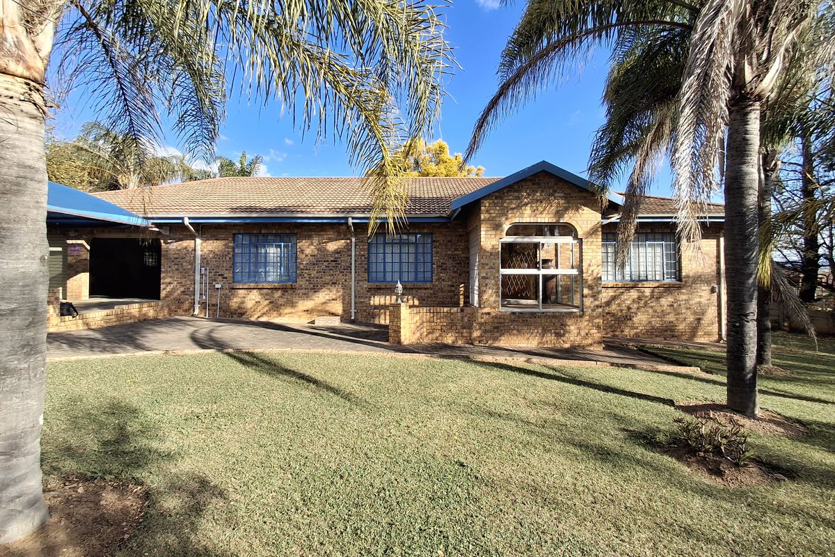 Exceptional 3 bedroom home with Pool and huge Lapa - Photo 2