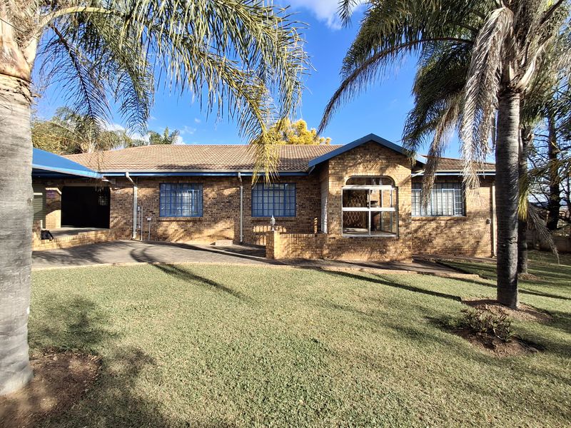 Exceptional 3 bedroom home with Pool and huge Lapa - Photo 2