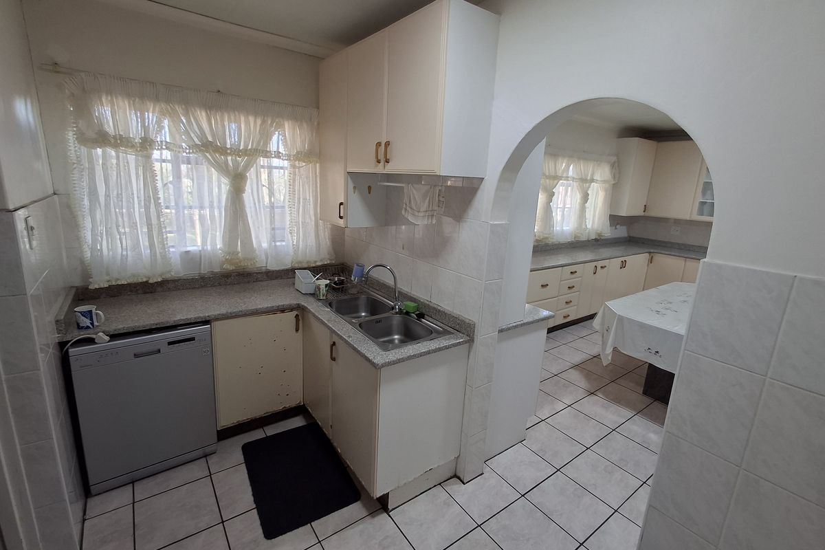 Exceptional 3 bedroom home with Pool and huge Lapa - Photo 5