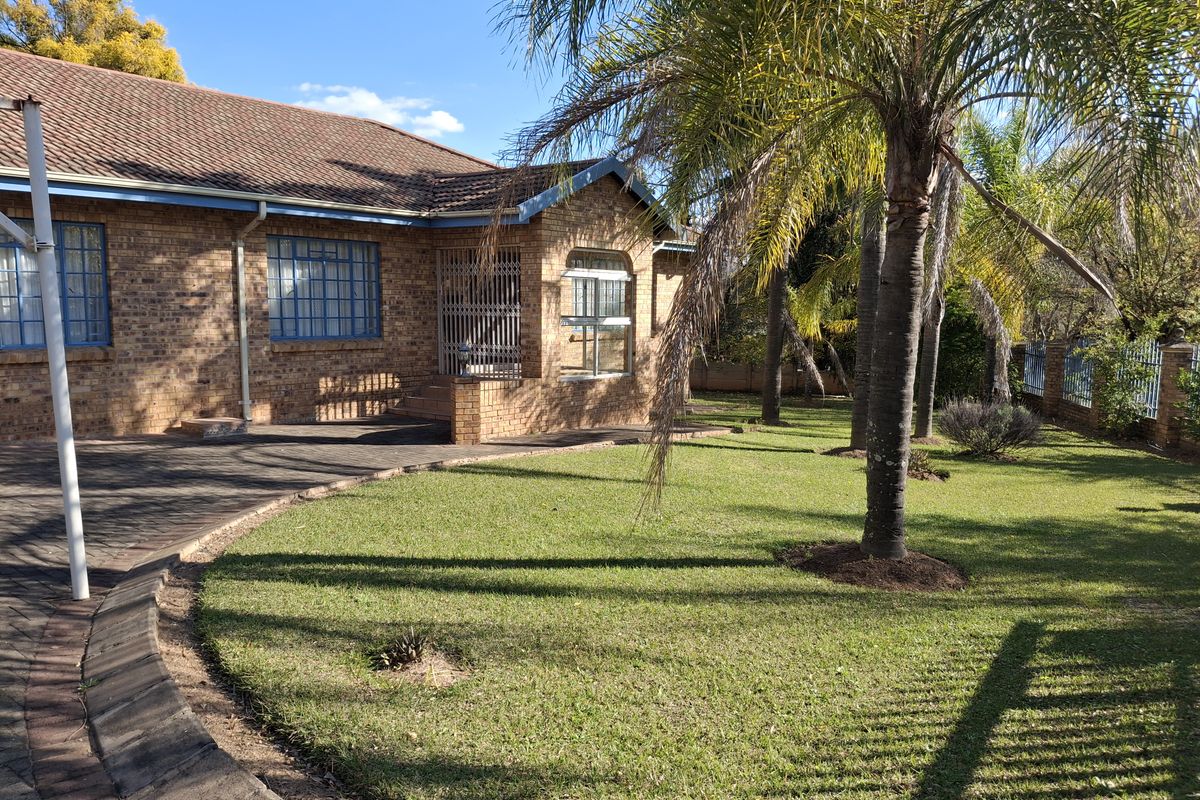 Exceptional 3 bedroom home with Pool and huge Lapa - Photo 3