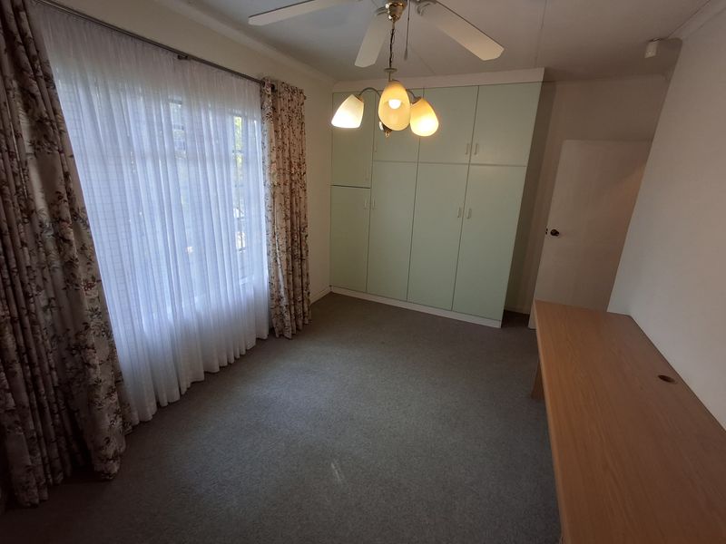 Exceptional 3 bedroom home with Pool and huge Lapa - Photo 10