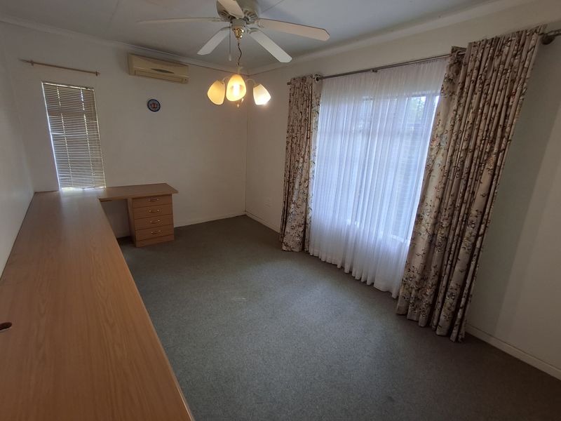 Exceptional 3 bedroom home with Pool and huge Lapa - Photo 9