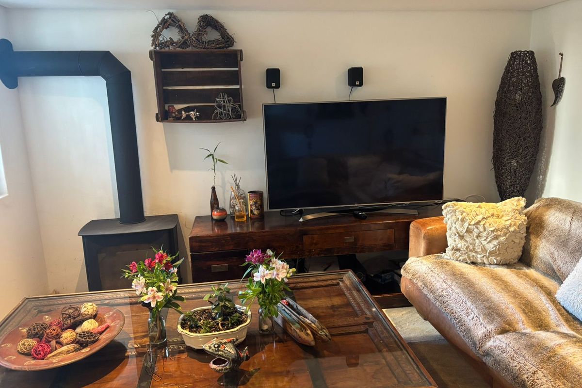 Stylish ad homely bachelor retreat - Photo 4