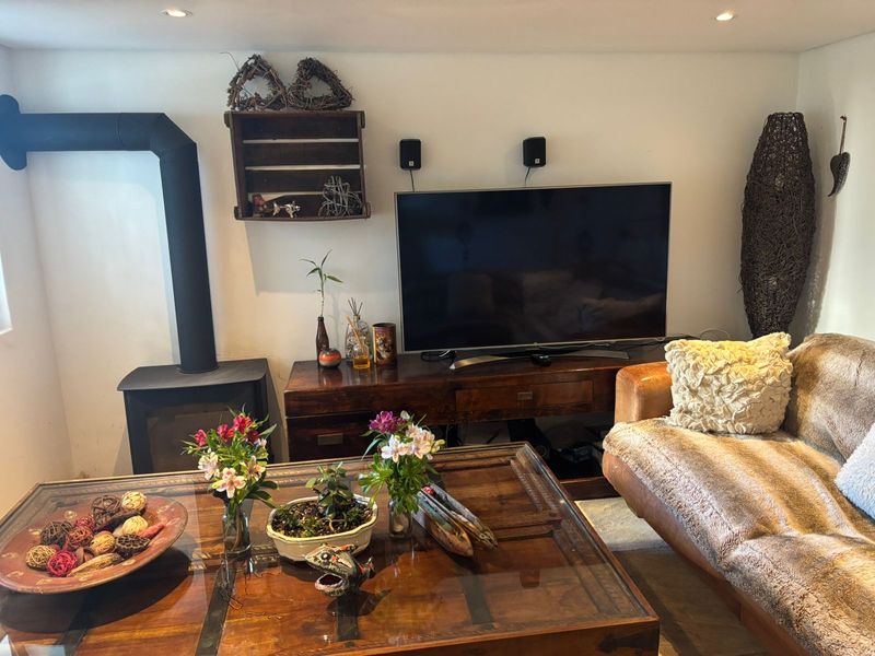 Stylish ad homely bachelor retreat - Photo 4