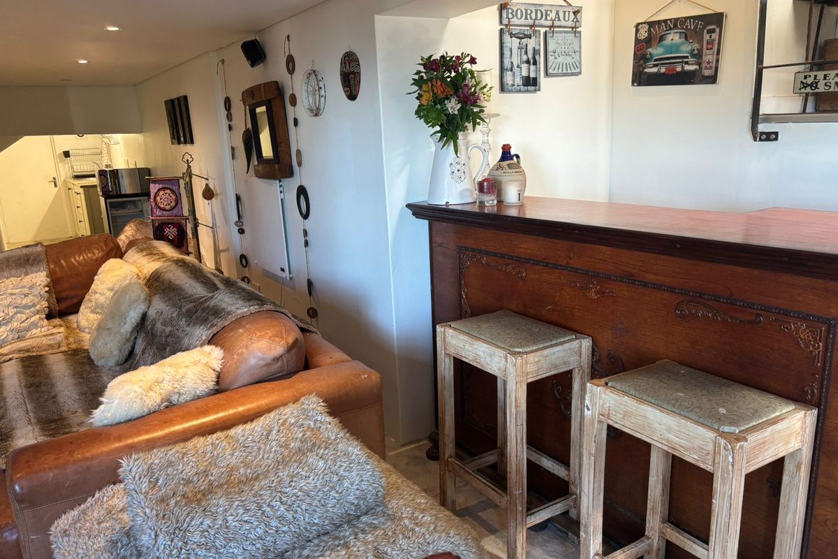 Stylish ad homely bachelor retreat - Photo 5