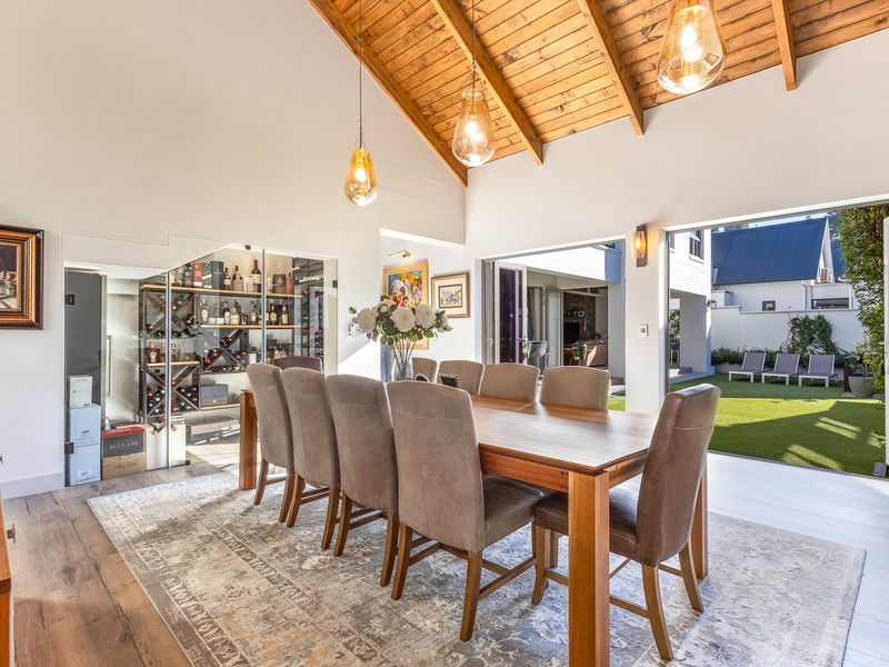Family Home in prime position with magnificent views - Photo 8
