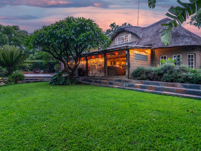 Spacious Family Living with a Country Feel - Photo 1