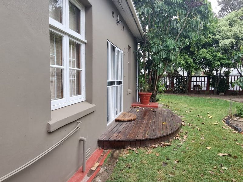 Charming Older Home with 4 Bedrooms to let! - Photo 4