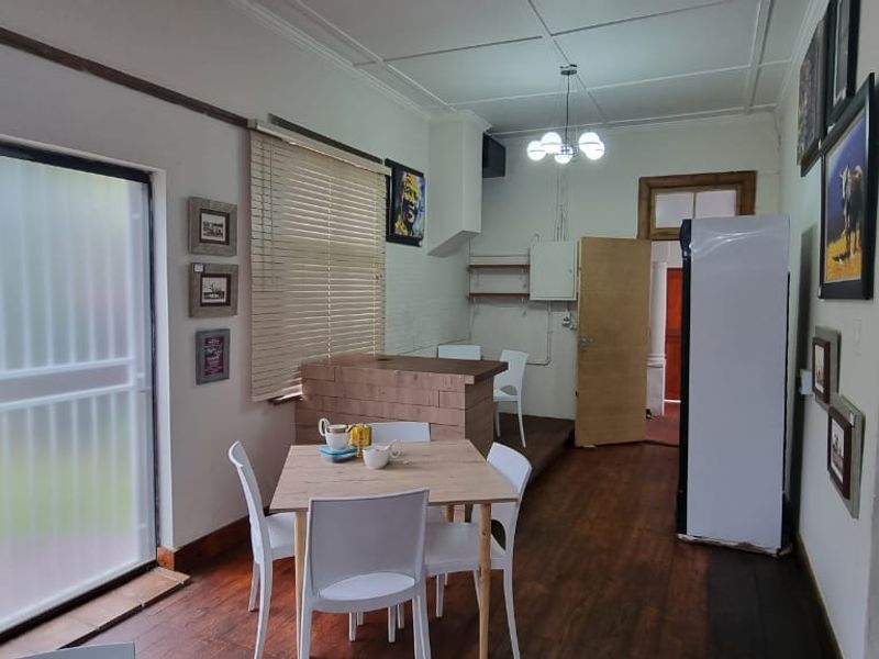 Charming Older Home with 4 Bedrooms to let! - Photo 10