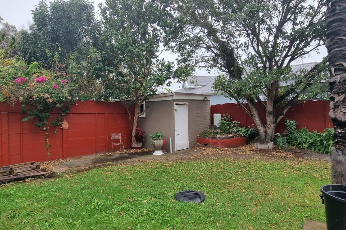 Charming Older Home with 4 Bedrooms to let! - Photo 5