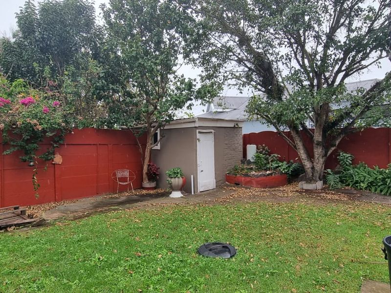 Charming Older Home with 4 Bedrooms to let! - Photo 5