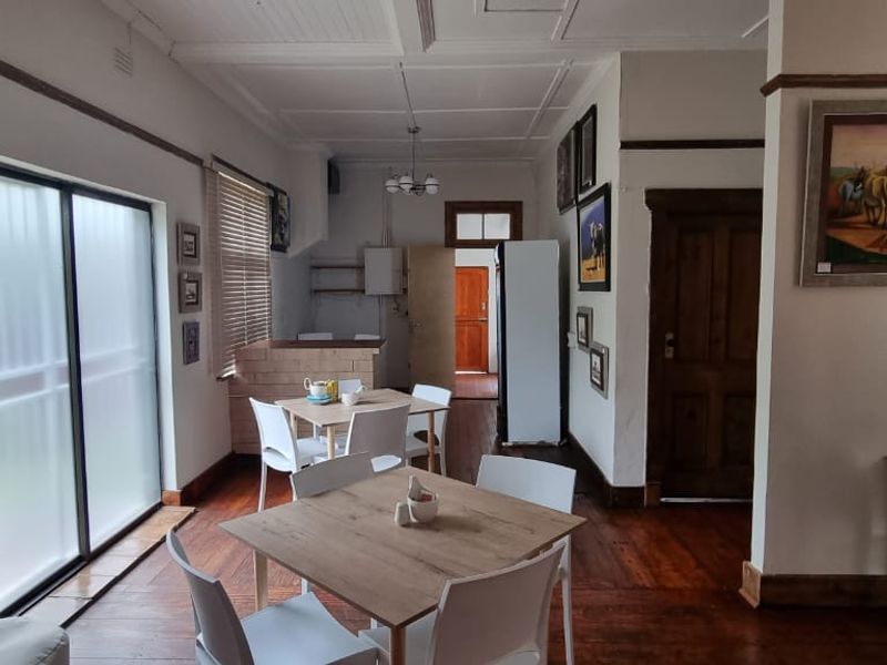 Charming Older Home with 4 Bedrooms to let! - Photo 7