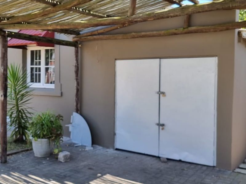 Charming Older Home with 4 Bedrooms to let! - Photo 6