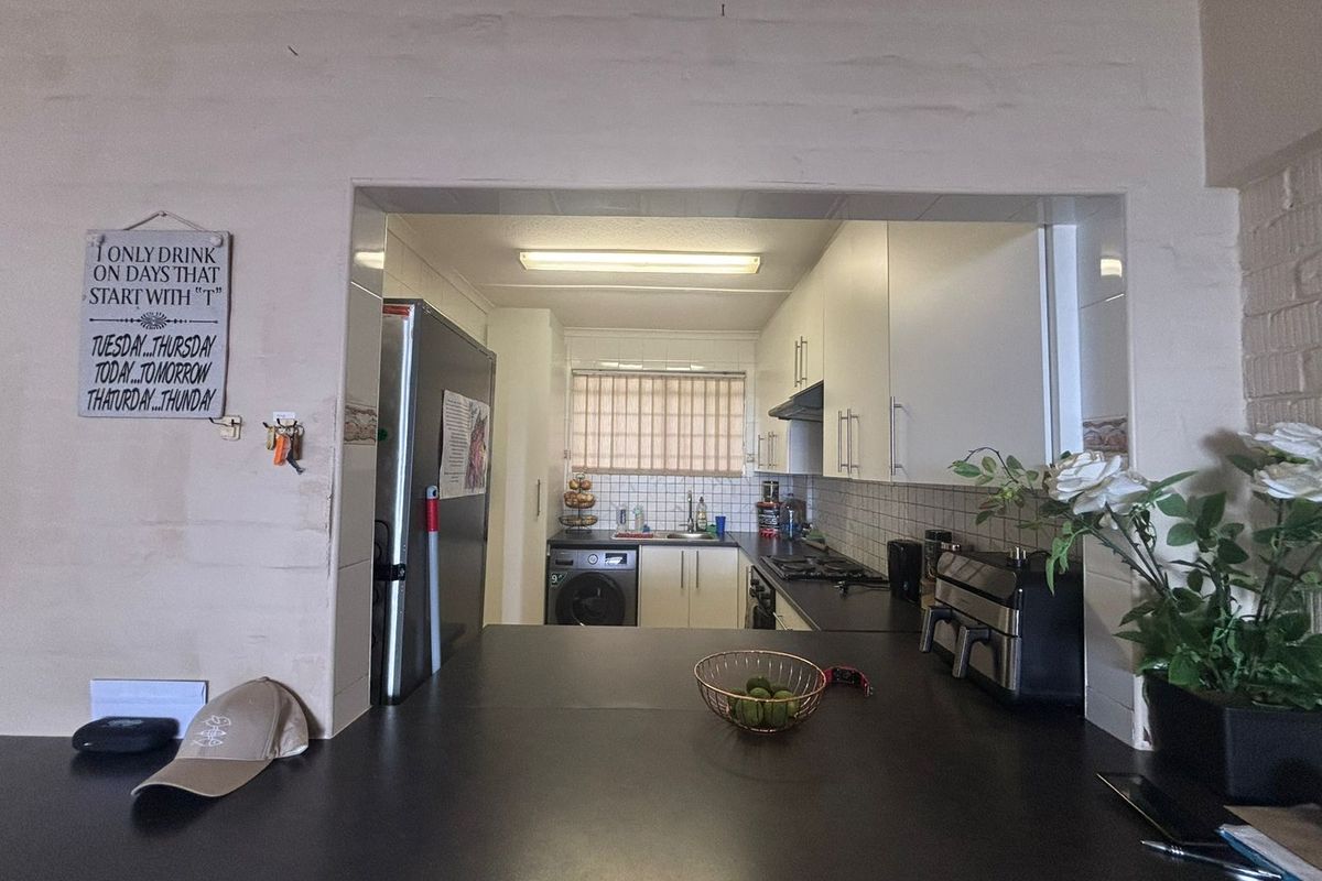 Secure and Spacious Two Bedroom Apartment in Humewood - Photo 5