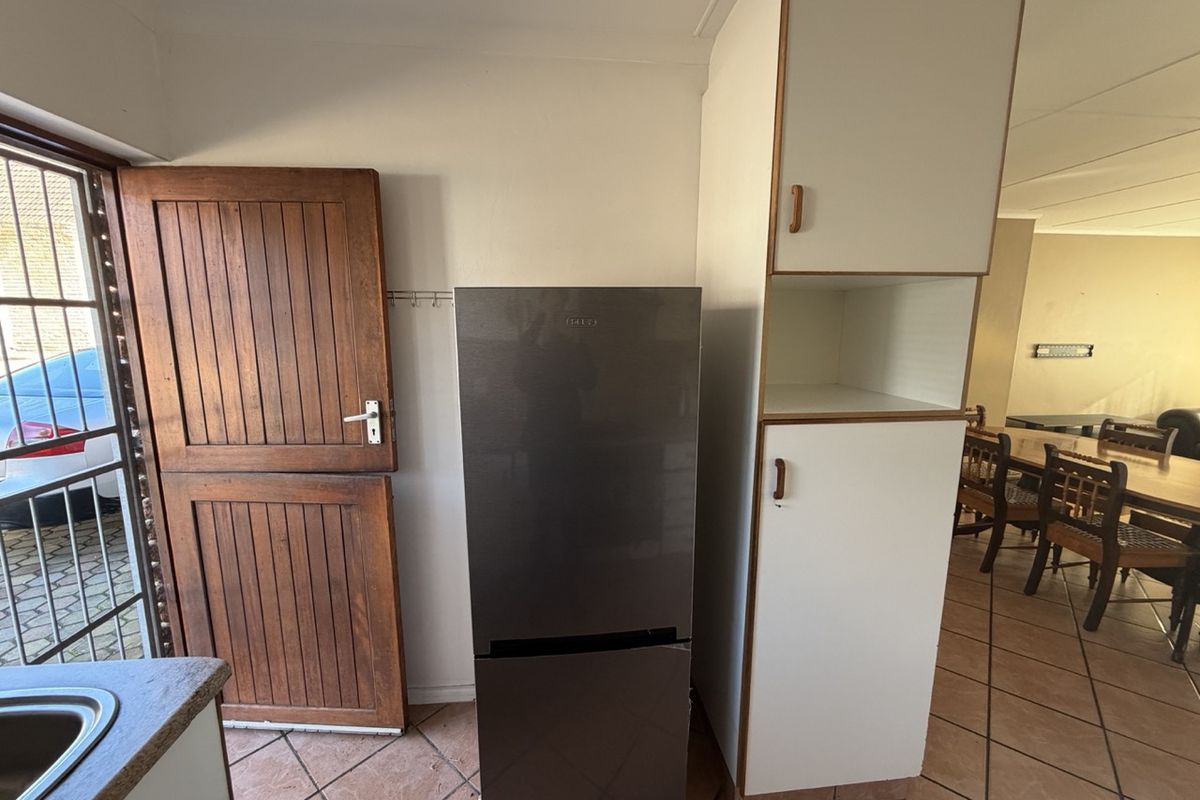 Townhouse For Sale In Mossel Bay - Photo 3