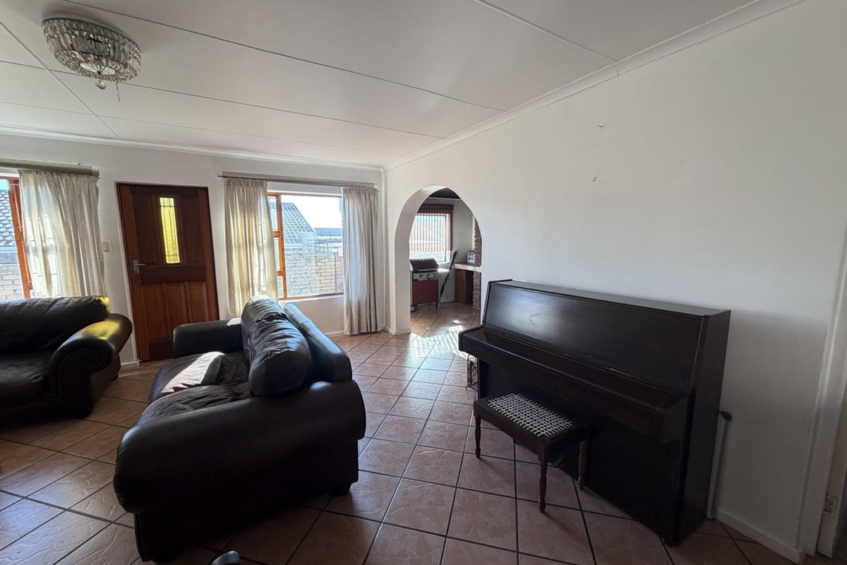 Townhouse For Sale In Mossel Bay - Photo 5