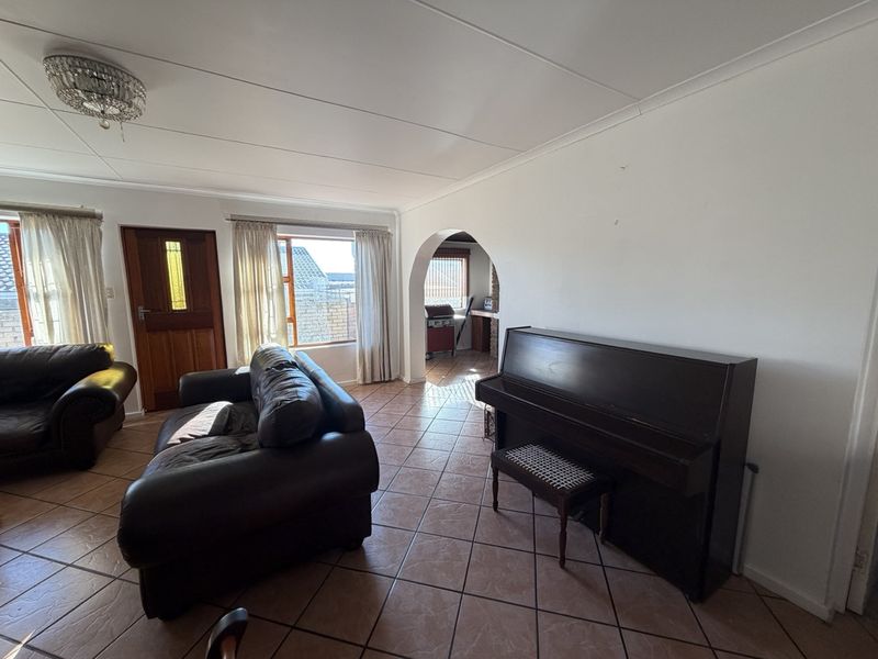 Townhouse For Sale In Mossel Bay - Photo 5