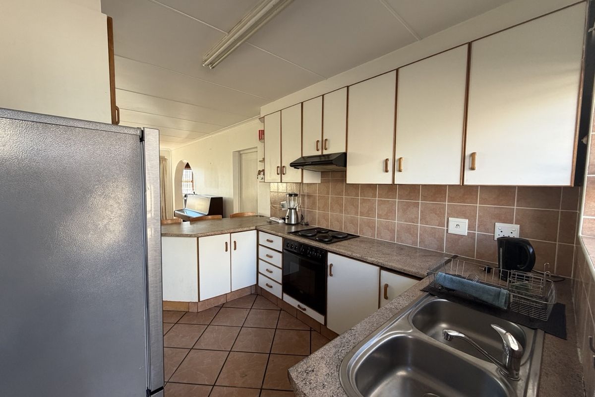 Townhouse For Sale In Mossel Bay - Photo 2